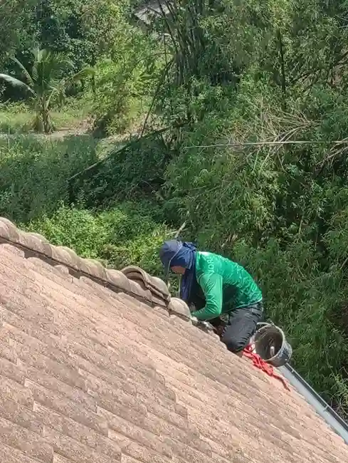 ซ่อมหลังคารั่ว